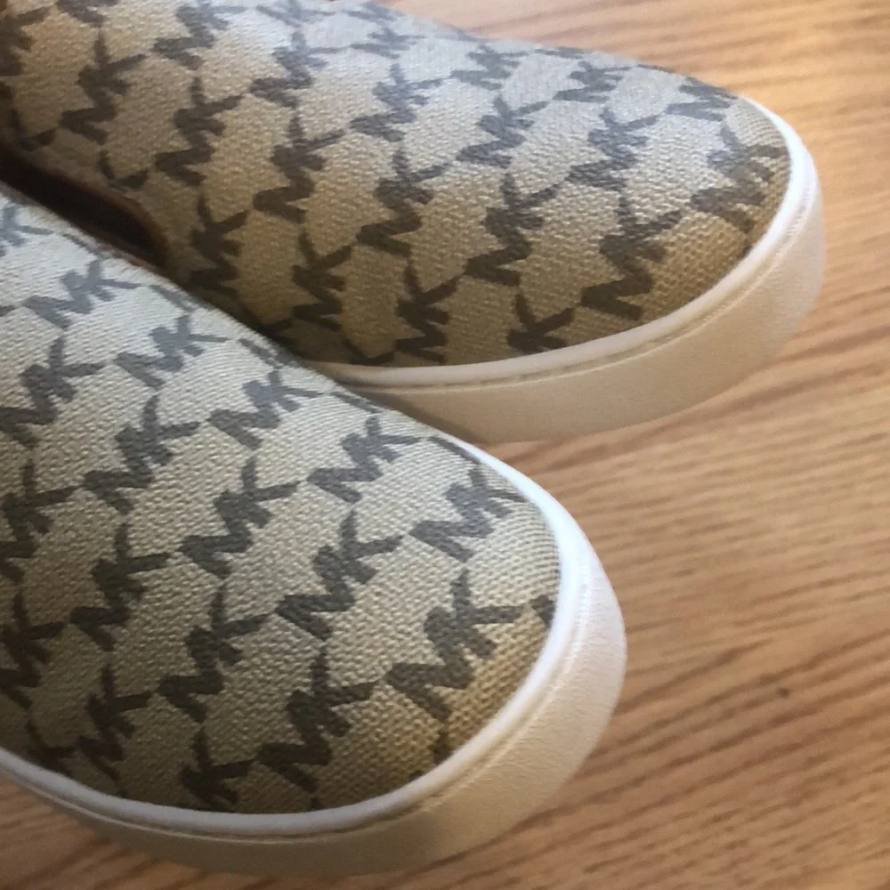 MICHAEL MICHAEL KORS SLIP ON SNEAKERS TAN BROWN SIZE 7_2